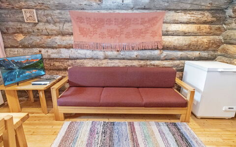 Kuontijärvi a: Meubilair, Flooring, Hout, Verdieping, Interieur Ontwerp, Bruin, Houten Vloer, Kamer, Bankstel, Woonkamer