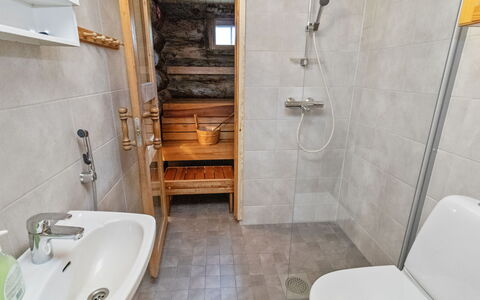 Kuontijärvi a: Flooring, Hout, Verdieping, Loodgieterswerkinrichting, Badkamer, Wastafel In De Badkamer, Interieur Ontwerp, Wastafel, Loodgieter, Kraan