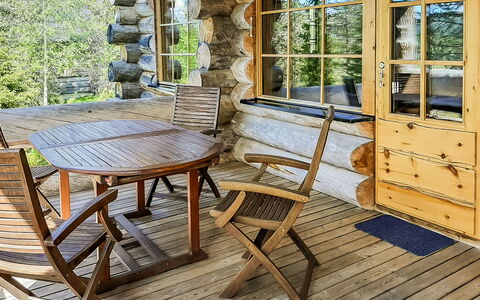 Riekonmella: Hout, Siding, Verblijf, Huis, Huis, Plank, Garden Gebouwen, Blokhut, Hardwood, Veranda