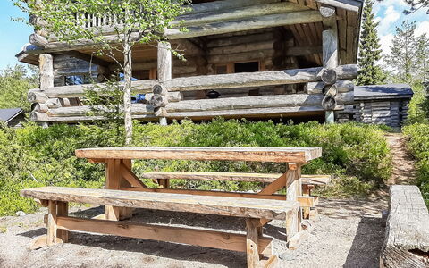 Riekonmella: Hout, Siding, Verblijf, Huis, Huis, Plank, Garden Gebouwen, Blokhut, Hardwood, Veranda