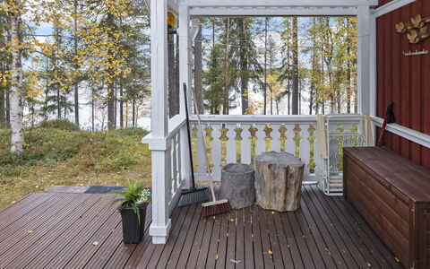 Kaukosaaren Ahonrinne: Hout, Siding, Verblijf, Huis, Huis, Plank, Garden Gebouwen, Blokhut, Hardwood, Veranda