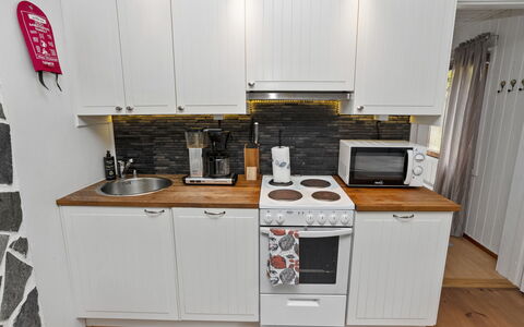 Vuorimäki: Toestel Van De Keuken, Keuken, Major Appliance, Countertop, Cabinetry, Huishoudapparatuur, Fornuis, Small Appliance, Interieur Ontwerp, Fornuis