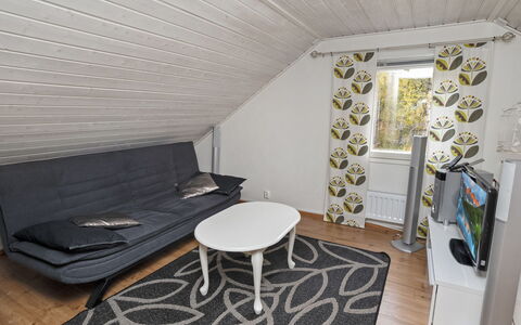 Vuorimäki: Flooring, Verdieping, Hout, Interieur Ontwerp, Meubilair, Plafond, Huis, Houten Vloer, Kamer, Woonkamer