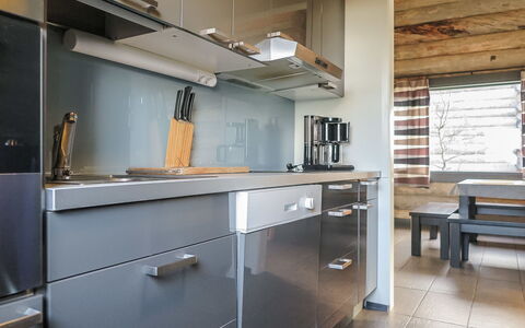 Kiehinen 2: Countertop, Meubilair, Cabinetry, Keuken, Interieur Ontwerp, Flooring, Hout, Toestel Van De Keuken, Plafond, Verdieping