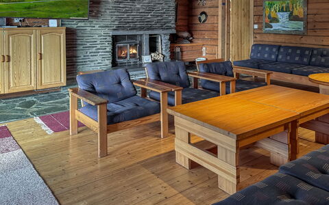 Sompsanniemi: Meubilair, Flooring, Interieur Ontwerp, Bankstel, Verdieping, Hout, Woonkamer, Tafel, Houten Vloer, Stoel