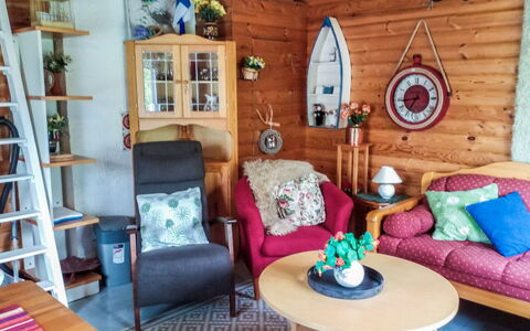 Siimaranta: Meubilair, Interieur Ontwerp, Flooring, Verdieping, Tafel, Plafond, Keuken En Eettafel, Verlichting, Stoel, Huis