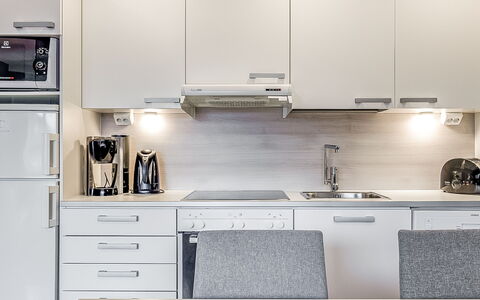 Ruka Ski Chalets 64, 1210: Toestel Van De Keuken, Keuken, Countertop, Major Appliance, Huishoudapparatuur, Meubilair, Interieur Ontwerp, Cabinetry, Flooring, Fornuis