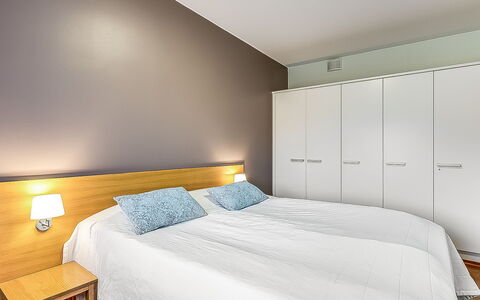 Ruka Ski Chalets 64, 1210: Bed, Interieur Ontwerp, Flooring, Verdieping, Slaapkamer, Hout, Plafond, Laken, Bedding, Meubilair