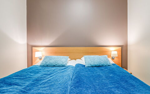 Ruka Ski Chalets 64, 1210: Verdieping, Slaapkamer, Hout, Laken, Flooring, Bed, Bedding, Linens, Textiel, Interieur Ontwerp