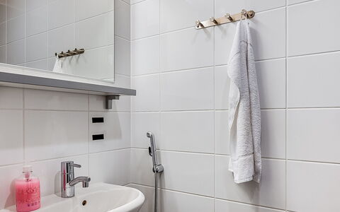 Ruka Ski Chalets 64, 1210: Loodgieterswerkinrichting, Muur, Badkamer, Flooring, Interieur Ontwerp, Wastafel, Verdieping, Kraan, Wastafel In De Badkamer, Loodgieter
