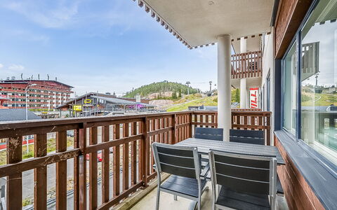 Ruka Ski Chalets 64, 1210: Appartement, Samengesteld Materiaal, Balkon, Condominium, Leuning, Daylighting