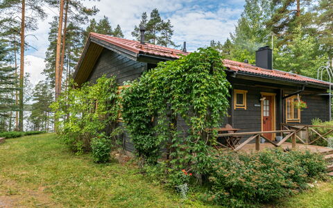 Metsä-Iivari: Meubilair, Interieur Ontwerp, Flooring, Verdieping, Tafel, Plafond, Keuken En Eettafel, Verlichting, Stoel, Huis