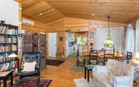 Metsä-Iivari: Venster, Huis, Hout, Huis, Siding, Verblijf, Dak, Freezing, Schuifraam, Helling