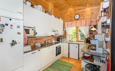 Metsä-Iivari: Venster, Huis, Hout, Huis, Siding, Verblijf, Dak, Freezing, Schuifraam, Helling