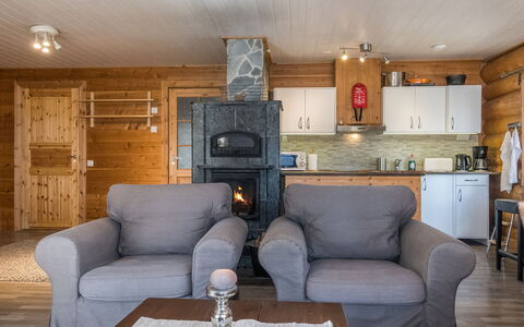Aurora Cabin: Meubilair, Hout, Interieur Ontwerp, Woonkamer, Huis, Kamer, Flooring, Tafel, Bankstel, Verdieping