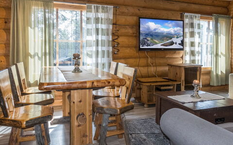 Aurora Cabin: Meubilair, Hout, Interieur Ontwerp, Flooring, Tafel, Huis, Plafond, Verdieping, Kamer, Woonkamer