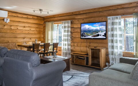 Aurora Cabin: Hout, Meubilair, Flooring, Huis, Verdieping, Verblijf, Bankstel, Woonkamer, Hardwood, Blokhut