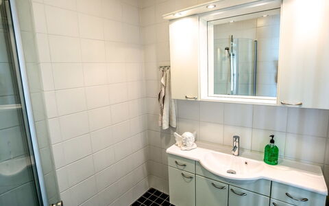 Villa Eriksberg: Boom, Bank, Huis, Verblijf, Meer, Vijver, Woud, Blokhut