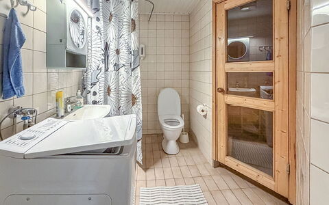 Tahkontilhi e 5: Flooring, Verdieping, Interieur Ontwerp, Hout, Loodgieterswerkinrichting, Kamer, Loodgieter, Badkamer, Plafond, Wastafel
