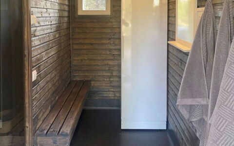 Kuukkeli: Meubilair, Interieur Ontwerp, Flooring, Verdieping, Tafel, Plafond, Keuken En Eettafel, Verlichting, Stoel, Huis