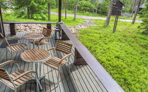 Villa Lumo (Ent. Ylläskyrö): Hout, Meubilair, Buitenmeubels, Hardwood, Dek, Houten Vloer, Plank, Veranda, Stoel, Beits
