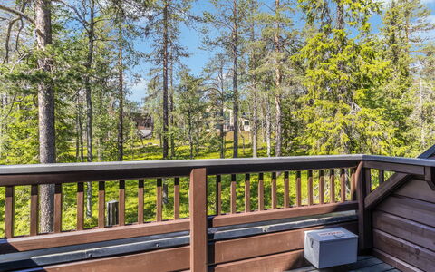Villa Lumo (Ent. Ylläskyrö): Hout, Hardwood, Dek, Veranda, Plank, Leuning, Schaduw, Beits, Balkon, Lariks