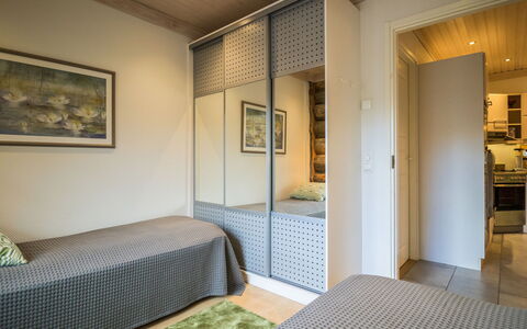 Kopara B 8: Bed, Interieur Ontwerp, Slaapkamer, Flooring, Verdieping, Meubilair, Hout, Plafond, Laken, Kamer