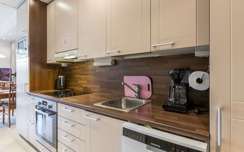 Yllästar 3 As 508: Toestel Van De Keuken, Countertop, Keuken, Cabinetry, Meubilair, Major Appliance, Interieur Ontwerp, Flooring, Hout, Huishoudapparatuur