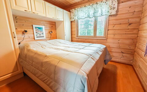 Ylläs-Ropo 5A: Hout, Slaapkamer, Verdieping, Flooring, Interieur Ontwerp, Bed, Laken, Meubilair, Kamer, Bedding