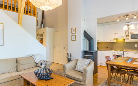 Karhunvartijan Linna C22: Hout, Siding, Verblijf, Huis, Huis, Plank, Garden Gebouwen, Blokhut, Hardwood, Veranda