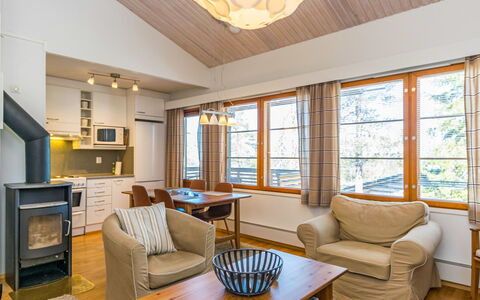 Karhunvartijan Linna C22: Hout, Siding, Verblijf, Huis, Huis, Plank, Garden Gebouwen, Blokhut, Hardwood, Veranda
