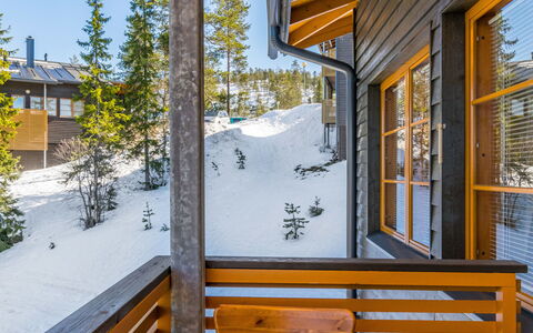 Karhunvartijan Linna C22: Hout, Siding, Verblijf, Huis, Huis, Plank, Garden Gebouwen, Blokhut, Hardwood, Veranda