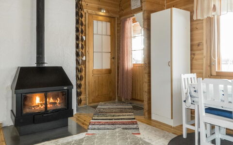 Pikkupöllö: Meubilair, Hout, Plafond, Interieur Ontwerp, Kamer, Flooring, Bankstel, Woonkamer, Hardwood