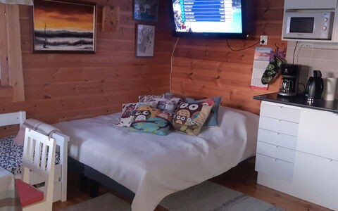 Pikkupöllö: Hout, Meubilair, Verdieping, Flooring, Huis, Deur, Beits, Slaapkamer, Hardwood, Kamer