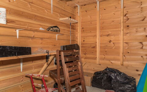 Aurinko-Saga: Hout, Siding, Deur, Verblijf, Verf, Werf, Schuifraam, Garden Gebouwen, Backyard, Plank