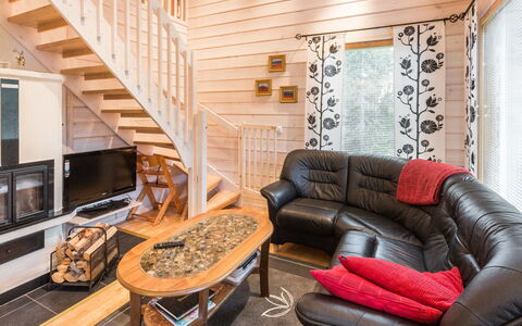 Ylläksen Sirppikuu 2: Interieur Ontwerp, Hout, Flooring, Verdieping, Plafond, Meubilair, Kamer, Huis, Woonkamer, Beits