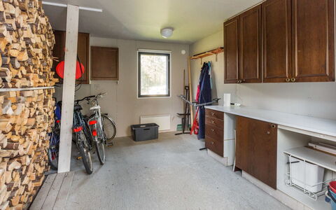 Ylläksen Sirppikuu 2: Flooring, Verdieping, Plafond, Kamer, Hardwood, Fietswiel, Beits, Multiplex, Plank, Fiets