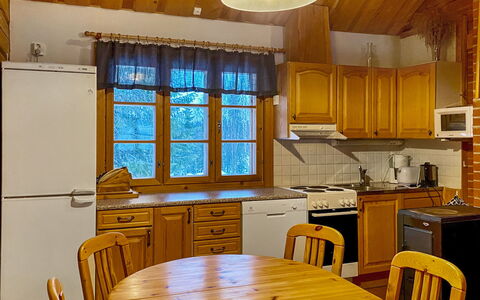 Vuonkuma: Keuken, Hout, Meubilair, Interieur Ontwerp, Major Appliance, Flooring, Plafond, Toestel Van De Keuken, Countertop, Cabinetry