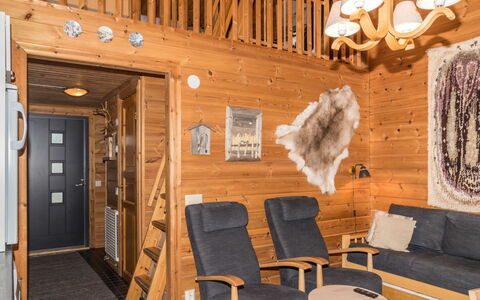 Lähikaltio 316: Hout, Meubilair, Huis, Interieur Ontwerp, Plafond, Verdieping, Verblijf, Kamer, Beits, Woonkamer