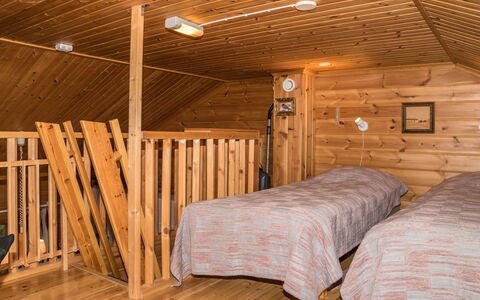 Lähikaltio 316: Hout, Verdieping, Plafond, Flooring, Meubilair, Interieur Ontwerp, Hardwood, Beits, Slaapkamer, Bed