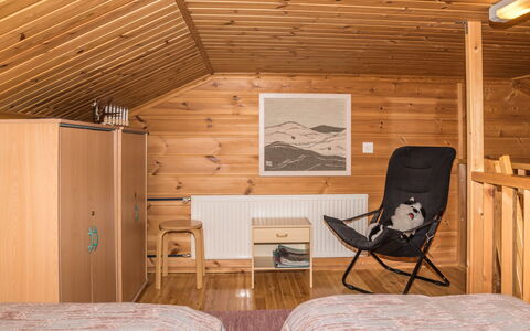 Lähikaltio 316: Meubilair, Verdieping, Interieur Ontwerp, Flooring, Hout, Plafond, Kamer, Slaapkamer, Bed, Huis