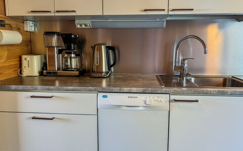 Lähikaltio 314: Toestel Van De Keuken, Keuken, Countertop, Cabinetry, Gootsteen, Huishoudapparatuur, Major Appliance, Flooring, Interieur Ontwerp, Loodgieterswerkinrichting