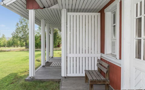 Ylläskarpalo 1 Päätyhuoneisto: Hout, Veranda, Huis, Deur, Siding, Samengesteld Materiaal, Verblijf, Schaduw, Hardwood, Gazon