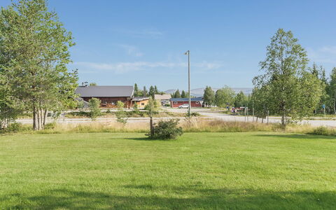 Ylläskarpalo 1 Päätyhuoneisto: Lucht, Gras, Boom, Plain, Land Lot, Struik, Landschap, Openbare Ruimte, Landelijk Gebied