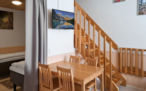 Yllästar 1 As 211: Flooring, Verdieping, Hout, Interieur Ontwerp, Meubilair, Kamer, Beits, Hardwood, Houten Vloer, Appartement