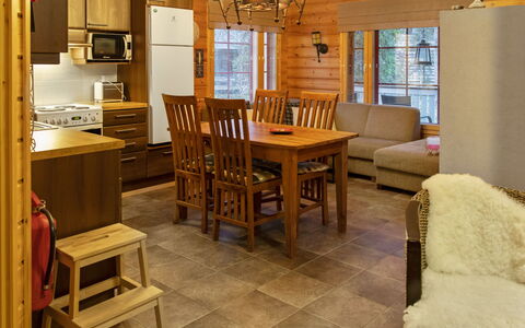 Lehtovilla a: Hout, Siding, Verblijf, Huis, Huis, Plank, Garden Gebouwen, Blokhut, Hardwood, Veranda