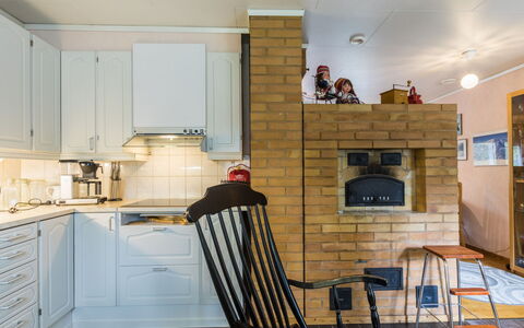 Kesänkilehto: Meubilair, Flooring, Interieur Ontwerp, Hout, Keuken, Verdieping, Toestel Van De Keuken, Huishoudapparatuur, Kamer, Cabinetry