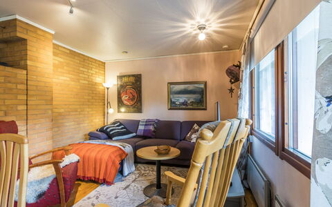 Kesänkilehto: Meubilair, Interieur Ontwerp, Flooring, Hout, Verdieping, Plafond, Kamer, Bankstel, Woonkamer, Verlichting