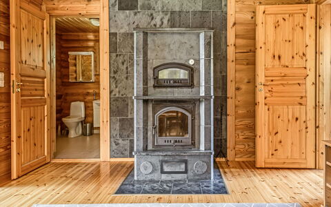 Marttalanmäki: Hout, Deur, Plafond, Hardwood, Beits, Blokhut, Plank, Haard, Houtkachel, Houten Vloer