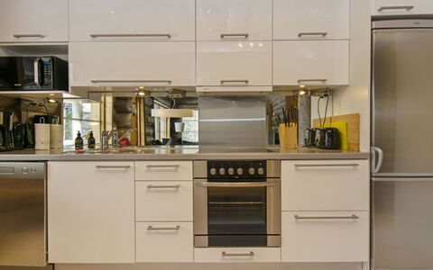 Peikkola: Hout, Siding, Verblijf, Huis, Huis, Plank, Garden Gebouwen, Blokhut, Hardwood, Veranda